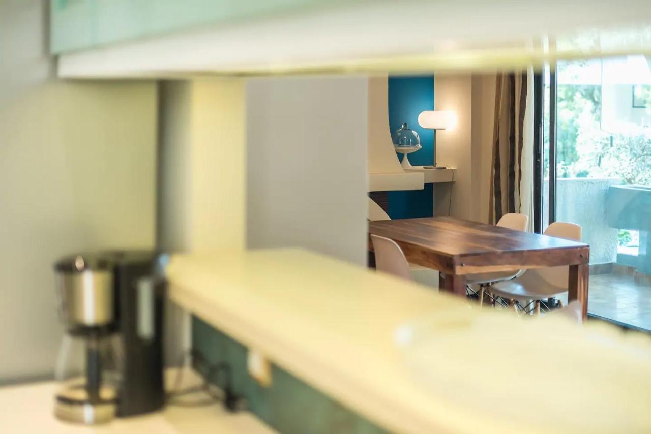 Glyfada Glass-Walled Designed Apt เอเธนส์ ภายนอก รูปภาพ